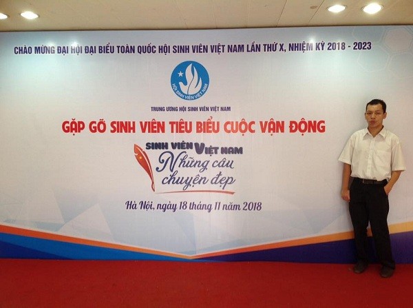 Phan Tích Thiện đi nhận Bằng khen của Ban Chấp hành Trung ương hội sinh viên Việt Nam về sinh viên Việt Nam những câu chuyện đẹp 2018. Ảnh: NVCC