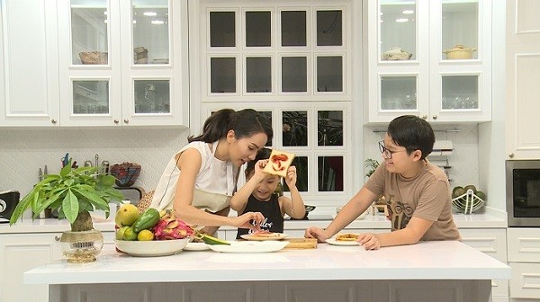 Mẹ Thanh Thảo và 2 bạn nhỏ Tê Giác - Meo Meo cùng làm bữa sáng và hé lộ bí mật trong chương trình Vì Tầm Vóc Việt 20h05 tối 23/1.