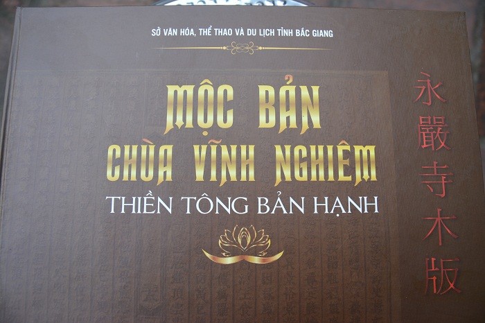 Bộ Thiền Tông bản hạnh đã chuyển thể thành sách và đã thu hút rất nhiều độc giả tìm đọc. ảnh: Đỗ Công Tiến.