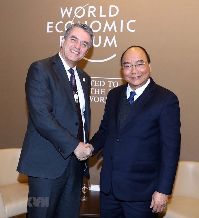 Thủ tướng Nguyễn Xuân Phúc tiếp Tổng Giám đốc Tổ chức Thương mại thế giới (WTO) Roberto Azeved. (Ảnh: TTXVN)