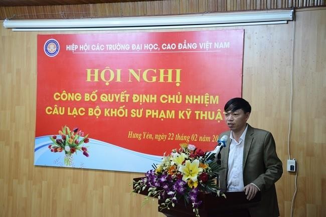 Phó giáo sư, Tiến sĩ Bùi Trung Thành – Chủ tịch Hội đồng Trường Đại học sư phạm kĩ thuật Hưng Yên, Tân Chủ nhiệm Câu lạc bộ phát biểu nhận nhiệm vụ.