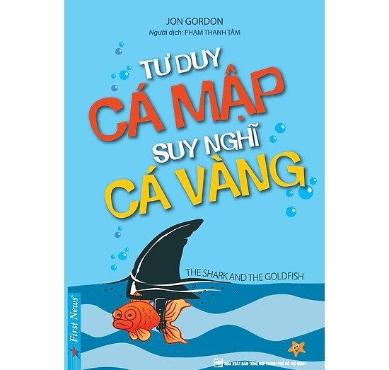 Cuốn sách Tư duy cá mập Suy nghĩ cá vàng (Ảnh: tác giả cung cấp).