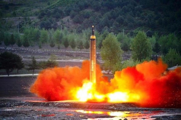 Hình ảnh phóng tên lửa của Triều Tiên tại bãi phóng Sohae năm 2012 (Ảnh: MCNA).