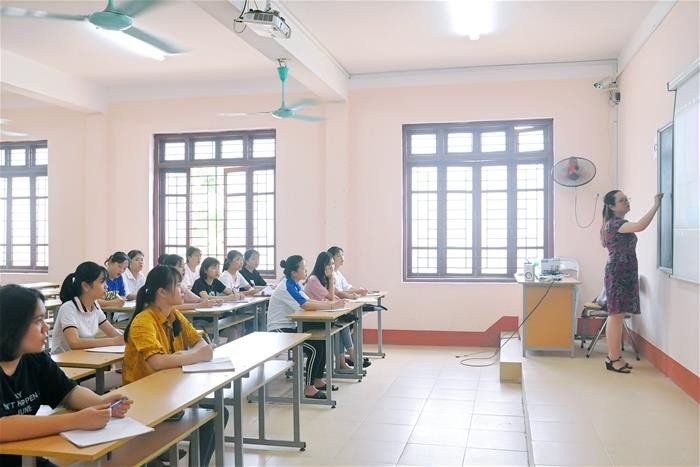 Đoàn Thanh niên - Hội sinh viên Trường Đại học Tân Trào phối hợp với Bộ môn tiếng Anh mở lớp học tiếng Anh giao tiếp miễn phí cho sinh viên. Ảnh: daihoctantrao.edu.vn