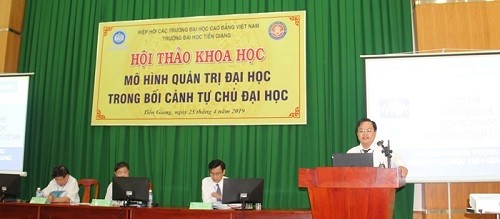 Các báo cáo viên trình bày tham luận tại Hội thảo.