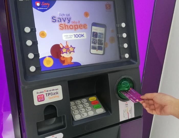 Mức phí phát hành thẻ chip TPBank ATM chỉ bằng 25% mức phí trên thị trường.