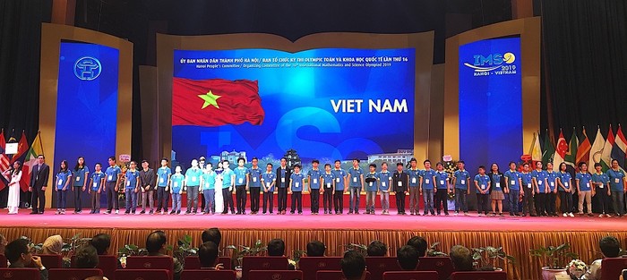 Các thí sinh đoàn Việt Nam tham dự Kỳ thi Olympic Toán và Khoa học Quốc tế lần thứ 16 (IMSO 2019).