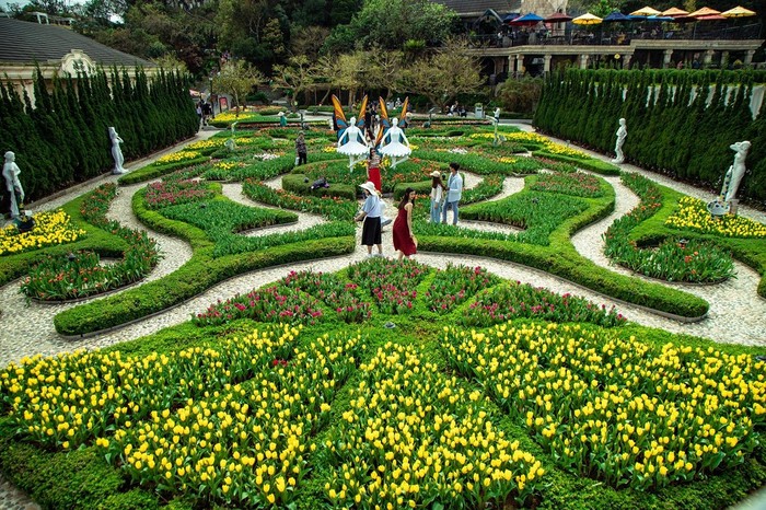 Trăm hoa đua nở tại Sun World Ba Na Hills.