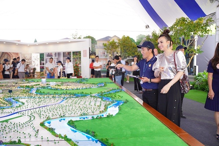 Diễn viên Đinh Ngọc Diệp cũng có mặt tại Novaland Expo và cho biết cô rất ấn tượng với không gian xanh tại Aqua City.