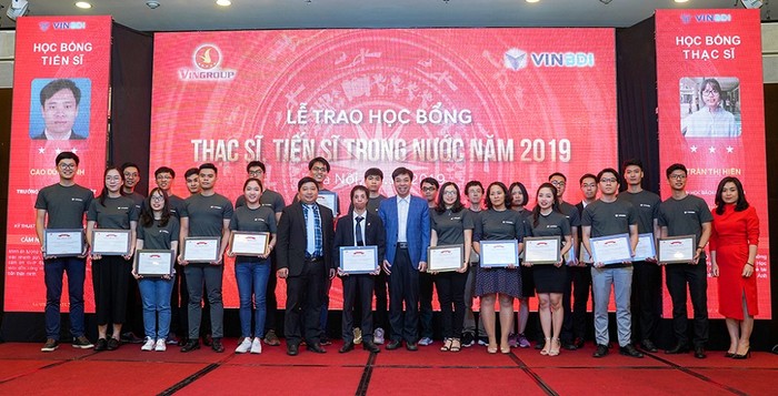 Phạm Đức Chinh tại lễ nhận học bổng của Quỹ đổi mổi sáng tạo Vingroup ngày 16/12.