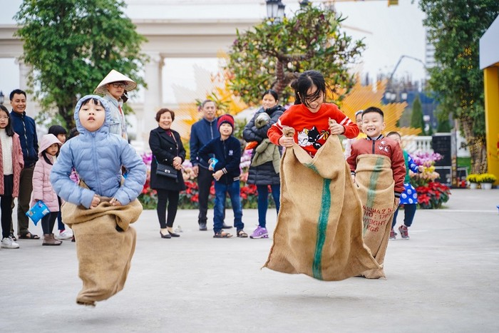 Ngọc Hoàng và các Táo vi hành quên lối về ở “đảo hoa đào” ảnh 13