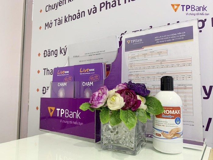 TPBank trang bị nước rửa tay.