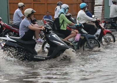 Thân ai nấy lo. Ảnh: TL