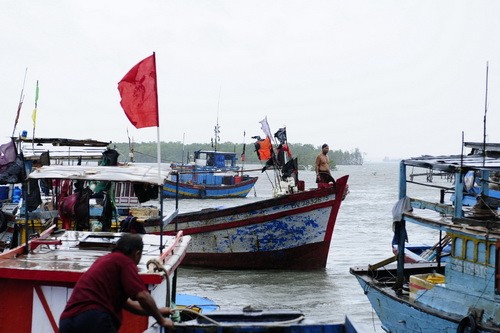 Các phương tiện thủy được lệnh cấm xuất bến cho đến khi an toàn