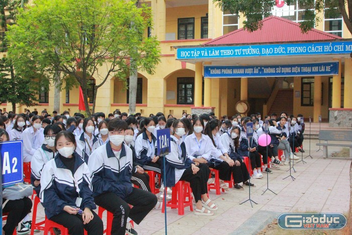 Tiết sinh hoạt của học sinh Trường Trung học phổ thông Phương Sơn, tỉnh Bắc Giang. (Ảnh: Mai Huệ).