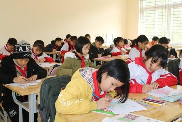 Giờ học của học sinh miền núi. (Ảnh minh họa: nguồn TTXVN).