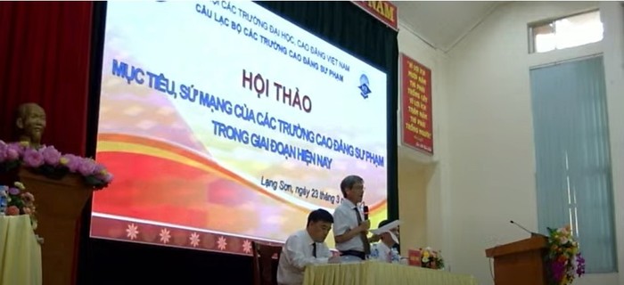 Tiến sĩ Hồ Cảnh Hạnh phát biểu tại Hội thảo Mục tiêu, sứ mạng của các trường cao đẳng sư phạm trong giai đoạn hiện nay. (Ảnh chụp màn hình).