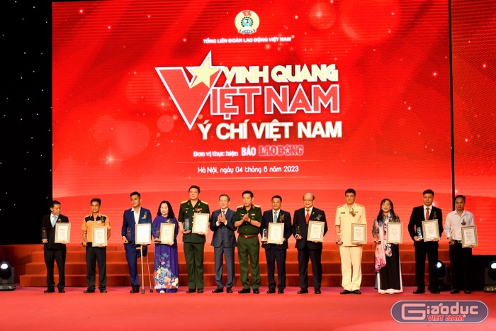 11 cá nhân được vinh danh trong Chương trình Vinh quang Việt Nam năm 2023. Ảnh: Ngọc Mai