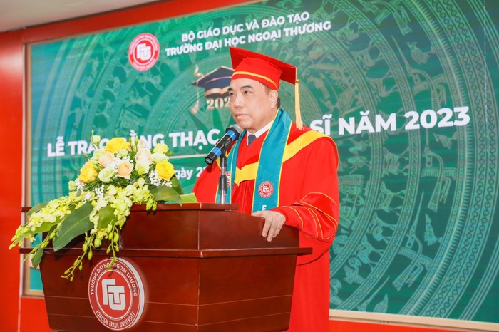 Phó Giáo sư, Tiến sĩ Bùi Anh Tuấn – Hiệu trưởng Trường Đại học Ngoại thương phát biểu tại buổi lễ.