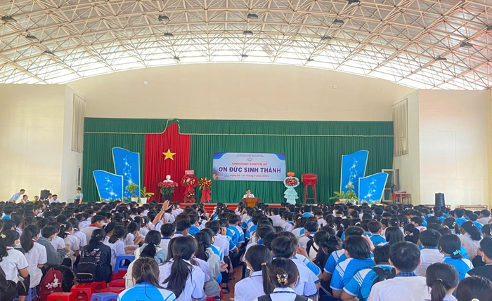 Buổi sinh hoạt của học sinh Trường Trung học cơ sở và Trung học phổ thông Trần Ngọc Hoằng (huyện Cờ Đỏ, thành phố Cần Thơ). Ảnh: NTCC.