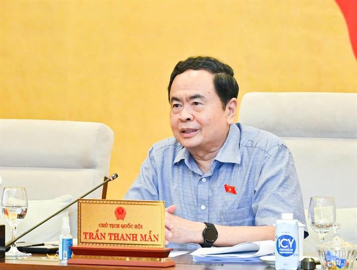 Chủ tịch Quốc hội Trần Thanh Mẫn trao đổi tại phiên họp. (Ảnh: Bộ Giáo dục và Đào tạo)