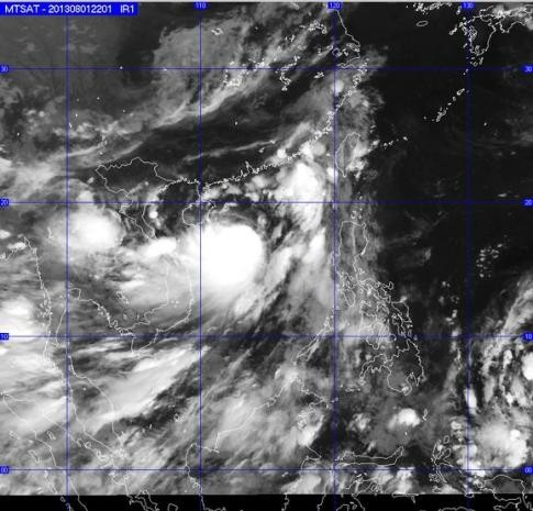 Bão số 5 qua ảnh mây vệ tinh