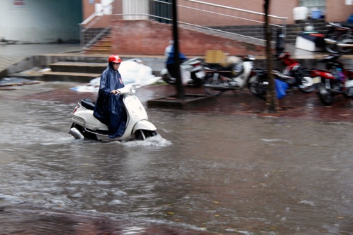 Hà Nội cũng chìm trong biển nước