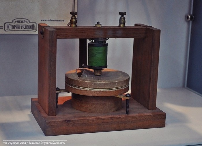 Điện thoại bàn Bell ra đời tại Mỹ vào năm 1890.