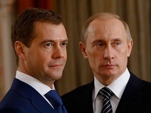 Tổng thống Dmitry Medvedev và Thủ tướng kiêm thủ lĩnh đảng Vladimir Putin. Ảnh minh họa. (Nguồn: lvb-research.blogspot.com)