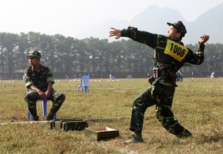 Ném lựu đạn