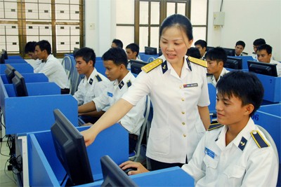 Giờ lên lớp môn tin học ở Học viện Hải quân