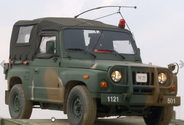 KM420 được xem là người em kế tiếp của phiên bản KM410 do Nissan và Toyota hợp tác sản xuất.