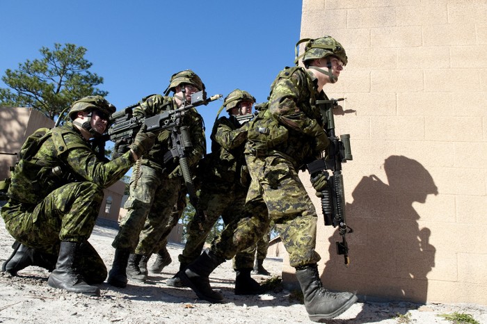 Quân đội Canada tập trận Noble Guerrier