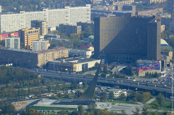 Tháp truyền hình Ostankino và quang cảnh bên dưới, bên trong, xung quanh.