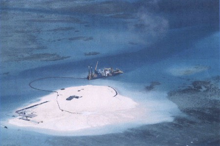 Trung Quốc đang xây dựng đảo nhận tạo ở bãi Gạc Ma (nằm trong quần đảo Trường Sa thuộc chủ quyền của Việt Nam)