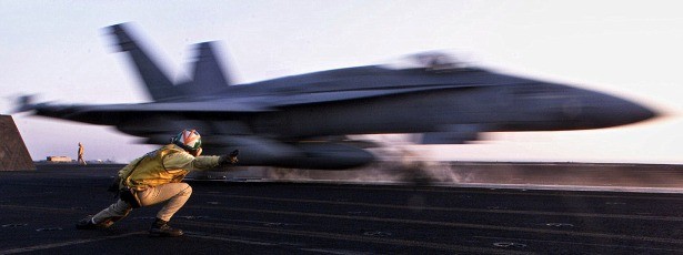 Máy bay chiến đấu trên tàu sân bay Mỹ