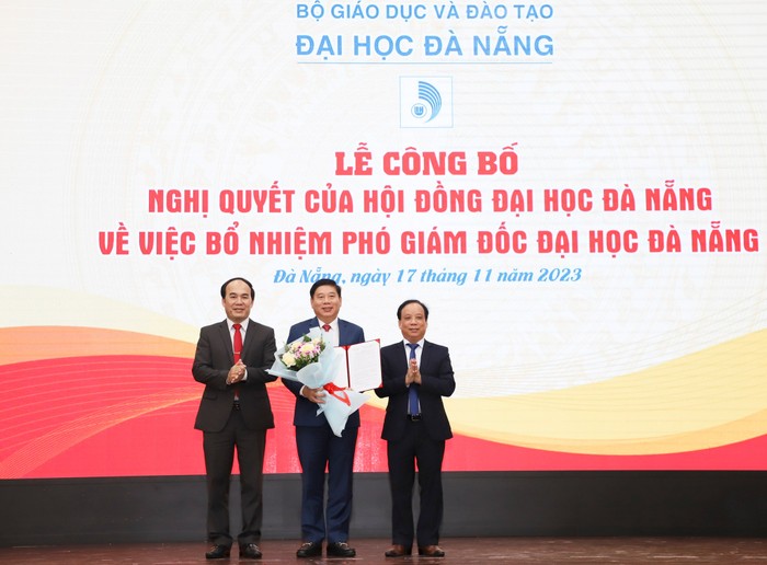 Phó Giáo sư, Tiến sĩ Nguyễn Mạnh Toàn được bổ nhiệm chức Phó Giám đốc Đại học Đà Nẵng nhiệm kỳ 2021-2026. Ảnh: Website Nhà trường.