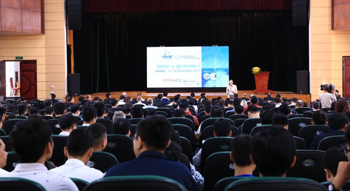 Một buổi hội thảo quốc tế tại Trường Đại học Xây dựng Hà Nội. Ảnh: NTCC.