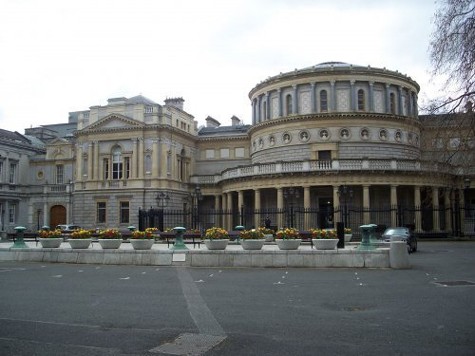 Bảo tàng Dublin: lưu trữ nhiều tác phẩm văn học nổi tiếng, bảo tồn giá trị của thành phố giàu truyền thống.