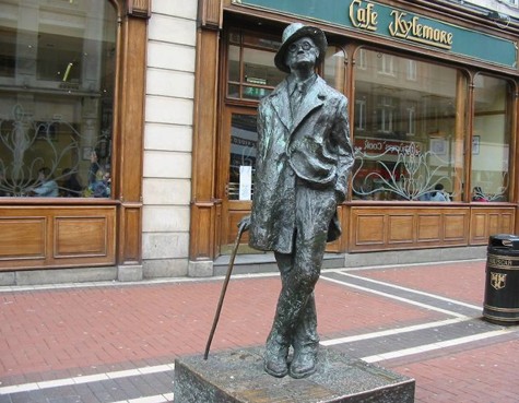 Tượng James Joy tại trung tâm thành phố Dublin