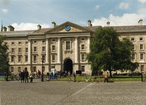 Đại học Trinity ( thủ đô Dublin) – ngôi trường lâu đời nhất Ireland.