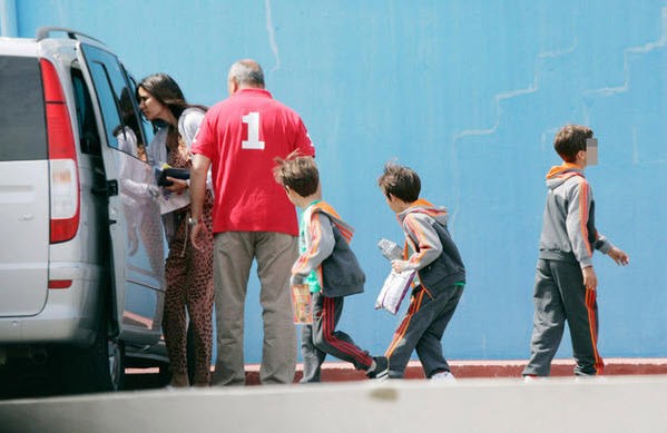 Người đẹp Mamen Sanz và ngôi sao Raul Gonzalez đã có với nhau 5 đứa con, bao gồm: Jorge, 12 tuổi, Hugo, 9 tuổi , cặp sinh đôi Héctor và Mateo, 6 tuổi , và cô con gái út Mary