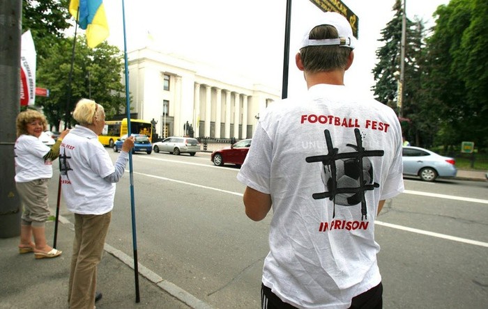 Mọi người biểu tình phản EURO 2012 ở Kiev, Ukraina