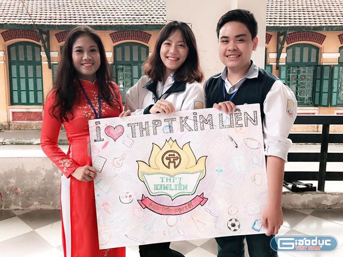 Cô Dương Hồng Hạnh và học sinh dự thi thi Intel Isef năm 2016.