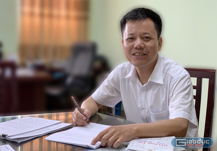 Theo thầy Nam: “Đặc biệt là Bộ Giáo dục và Đào tạo đã đưa ra nội dung tinh giản chương trình trong học kì 2 của năm học 2019 - 2020, tôi thấy nội dung tinh giản này rất sáng suốt, kịp thời&quot;. Ảnh: Tùng Dương.