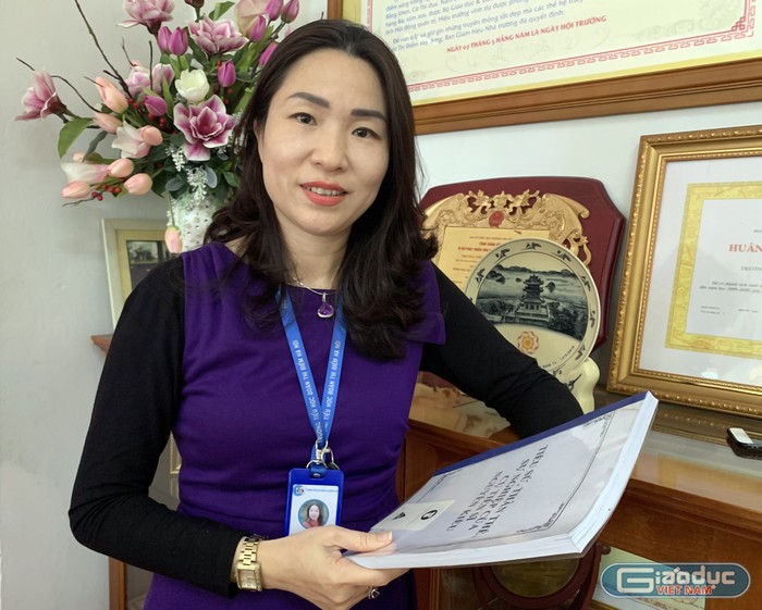 Cô Nhung nhấn mạnh: “Có thể nói giờ dạy Giáo viên sáng tạo đơn thuần là bồi dưỡng chuyên môn thường xuyên, đào tạo cho chính nghiệp vụ của mình. Ảnh: Tùng Dương.