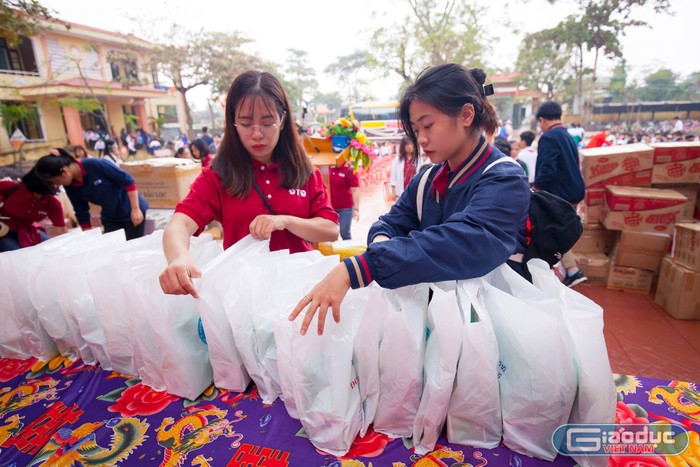 Chúc các bạn sẽ nhanh chóng ổn định cuộc sống và tiếp tục hành trình theo đuổi những ước mơ! Ảnh: Hữu Thành.