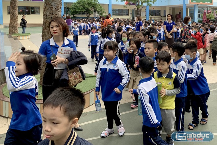 Theo cô Hiền: &quot;Chúng ta mới chỉ nói là nghề giáo là nghề cao quý, nhưng trong thực tế chúng ta đã đặt đúng cái địa vị cao quý của nghề hay chưa, hay chúng ta mới chỉ nói mà không thực hiện?&quot;. Ảnh: TD.