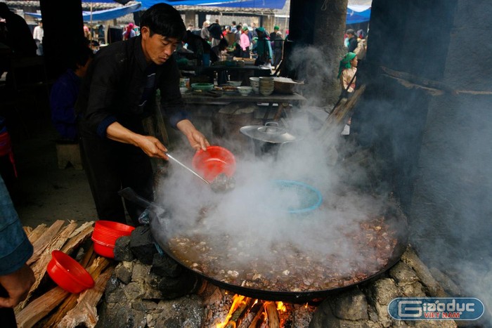 Ngày Tết không thể thiếu món thắng cố ngựa. Ảnh: Tùng Dương.