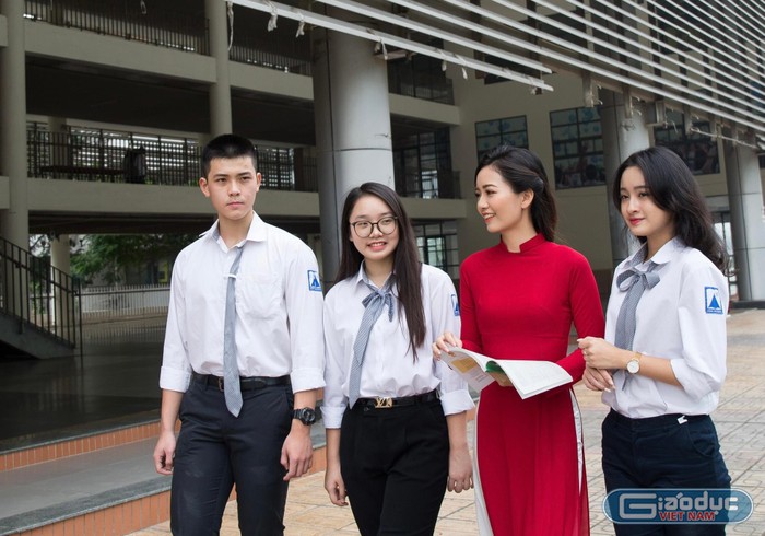 Cô Hồng Anh khẳng định: “Được đồng hành cùng thế hệ trẻ trong các hoạt động Đoàn là vinh dự, cũng là cơ hội cho tôi được học hỏi những điều tuyệt vời từ các bạn&quot;. Ảnh: Nhân vật cung cấp.